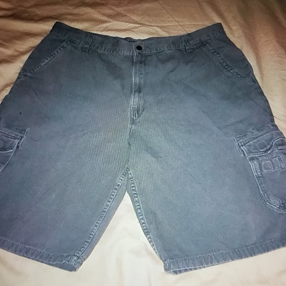 Shorts - Picture 3 of 3